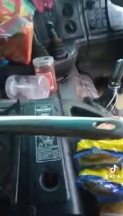 Banjir? Makan dulu!