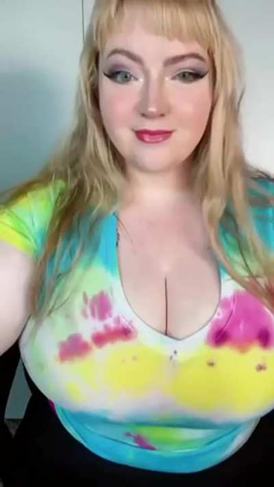Definitely not trying to seduce you with my bouncing boobies again, nooooo sir 👀 unless