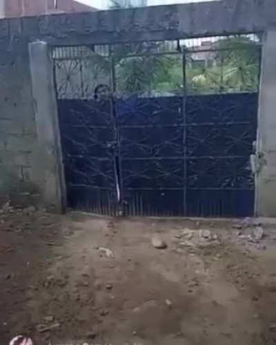 Brazilian woman goes on the house of a ex boyfriend after the break up and he does a live on Facebook showing her on full rage mode.