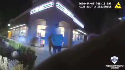 Cop tells dog to attack a suspect,but dog doesn&rsquo;t see a threat