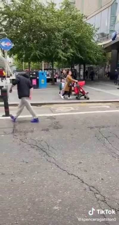 That noise when it hits his head 👌🤣