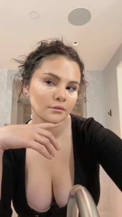Selena unforgettable tits