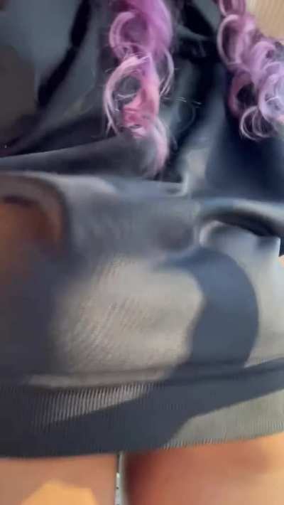 Your hoodie is perfect for hiding my juicy booty 🙌🏼🍑