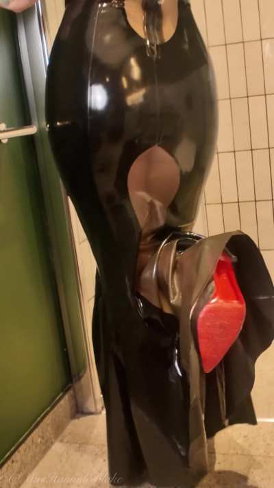 In a latex ballgown and Louboutin heels I came to conquer!