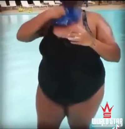 Woman takes a bath at the public pool and "washes her ass"