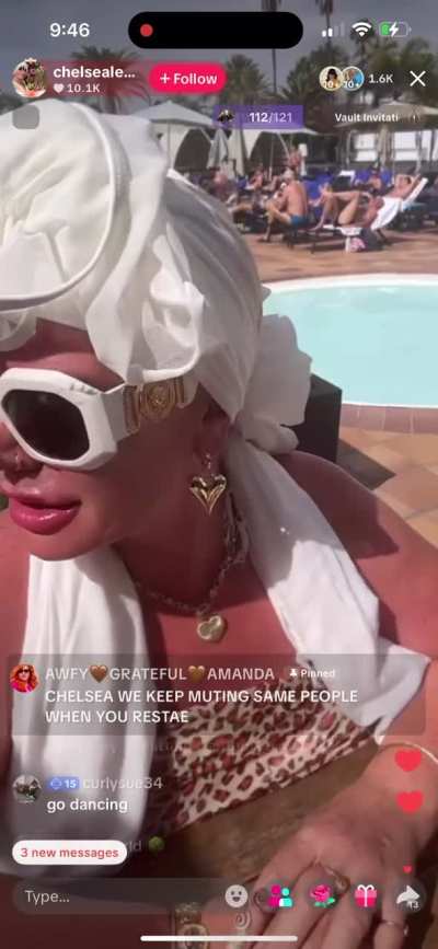 Nobody&rsquo;s paying her any attention 😆