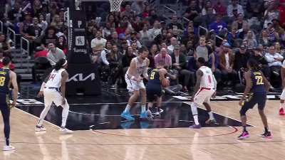 [Highlight] Ivica Zubac fouls out of the game with 31 points and 29 rebounds to an ovation