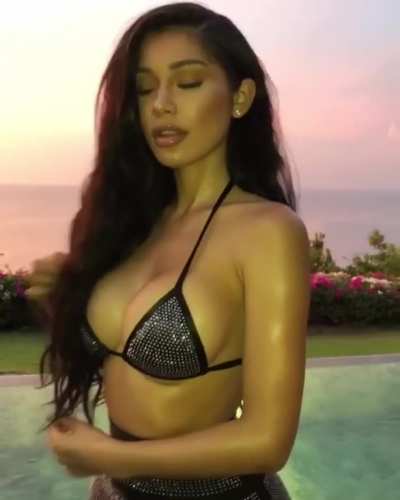 i wish i looked like her she&rsquo;s so pretty 🥺
