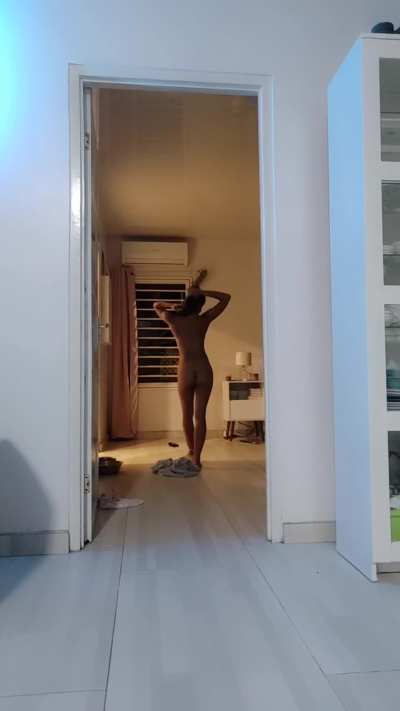 You&rsquo;d see me naked all day if we were neighbors [F]