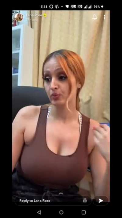 just look at those Knockers😍