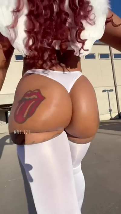 T@y1our Twerk Comp.