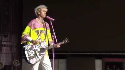 &lsquo;Rapper&rsquo; Machine Gun Kelly performing the Spongebob theme song live. It&rsquo;s really bad.