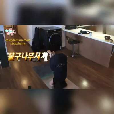 La más puta o golfa del kpop le gusta enseñar y parar el culo y enseña los pies la muy puta barata y golfa zorra 🔥🔥🔥😜😜<wbr>😜😜 hasta pára hacerle un rico anal 💗💗💗