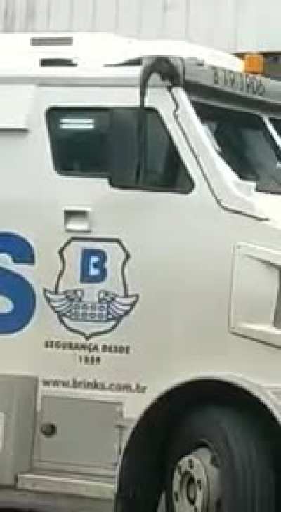 S&oacute; pode ser piada....