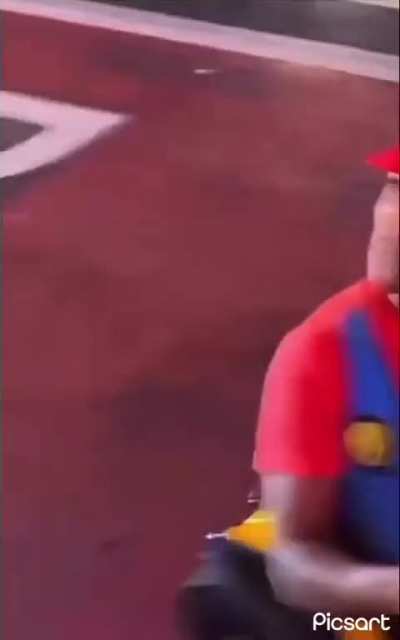 Blud thinks he in Mario kart original vid: hamster.boiiii0
