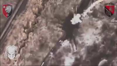 Drone footage released by the Ukrainian 45th and 63rd brigades shows a combined attack with an FPV quad and cluster artillery shells on a Russian 2S4 "Tyulpan" 240-mm heavy self-propelled mortar. Geolocation: 49.0572, 38.0973