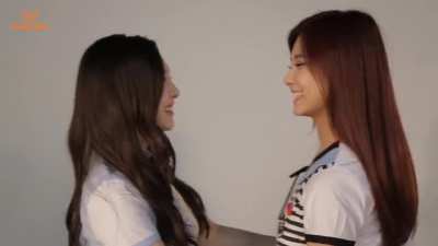Nayeon throws away Tzuyus kiss