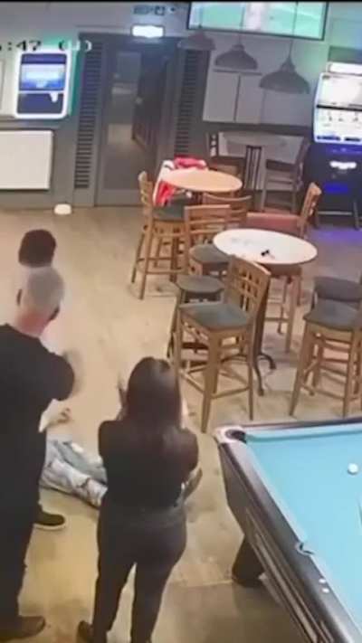 Since some claimed it was AI - Here is the longer version of that guy being punched out by the boyfriend...