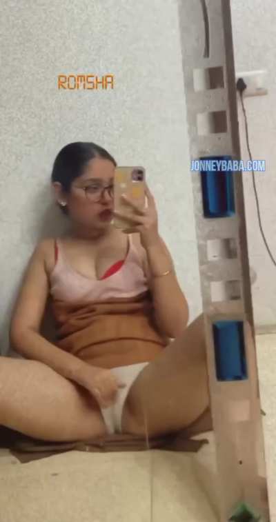 Juice pussy with hot expression
