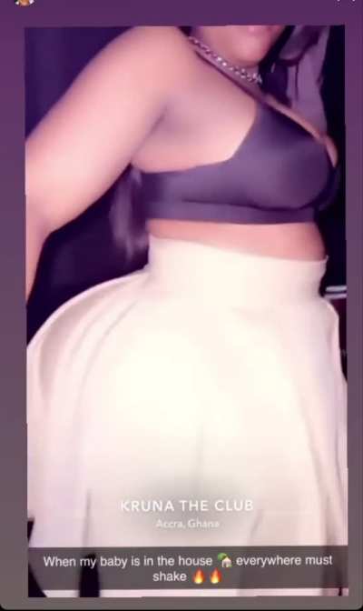Wish she was wearing something a little more tight 😩