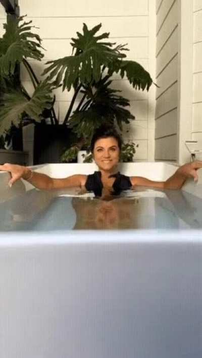 Tiffani Thiessen - Instagram Cold Plunge (October 2023)