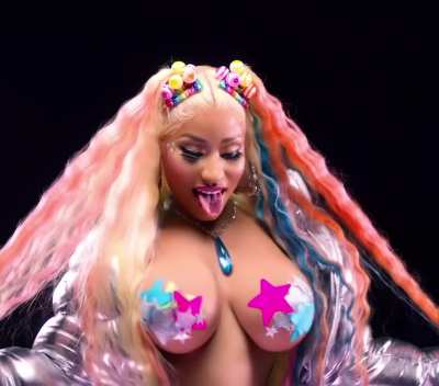 nicki minaj boob bounce
