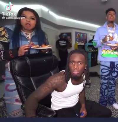 Nigga needa tame his pit before it attack lil cenat