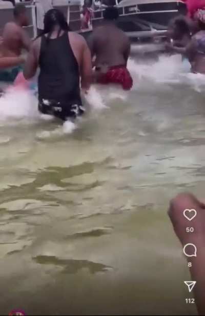 Brawl at crab beach in Florida