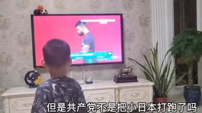 Kid: "I can't stand this Japanese." Mom: "Why not?" Kid: "He invaded us." Mom: "But the CCP has already beaten little Japan." Kid: "Can't we kill all the Japanese?" New generation is galloping 😎