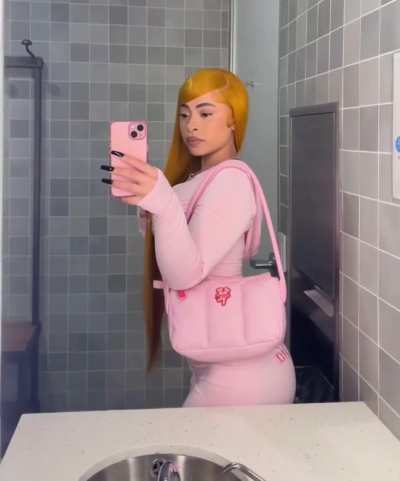 Ice Shaking Ass