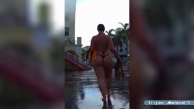 Milf big Ass in street 😱😍