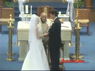 Bridesmaid livens up dull wedding ceremony