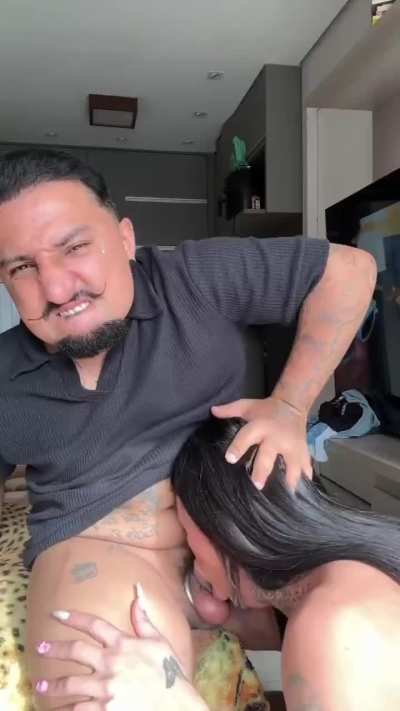 O an&atilde;ozinho meteu sem d&oacute; nela