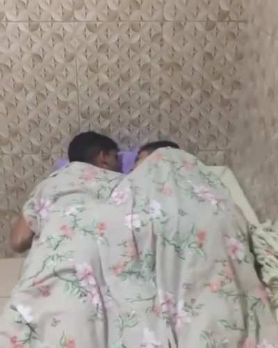 muca e greninja tirando uma sonequinha