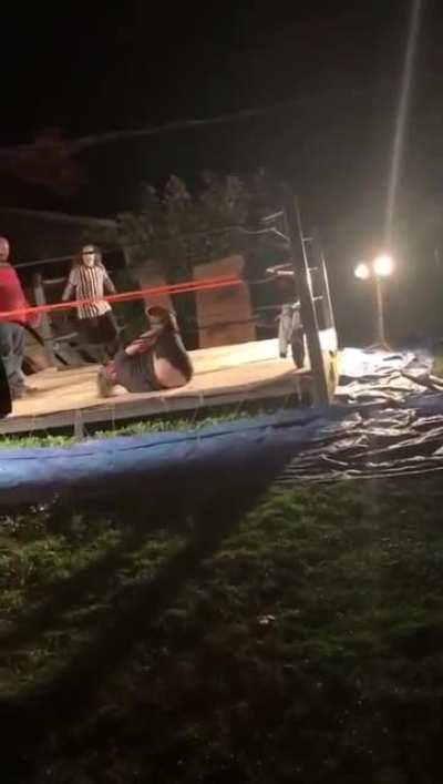 Amateur wrestlers arent built the same i guess