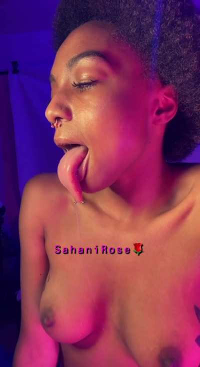 Would you cum on her Tongue !? 👅💦👍🏽#dropped her 10 gb mega in comments 👇🏾