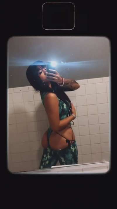🍑🤳🏻