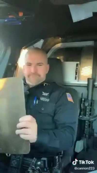 Holesome officer protecting our community ☺️