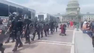 US Capitol police arrive in full riot gear to protect the US Supreme Court