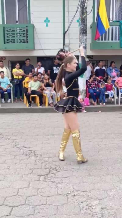 This lil cutie has some moves💕