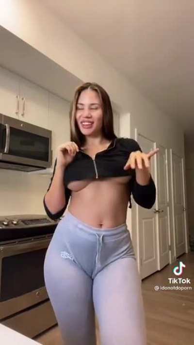 She cakin'🍑