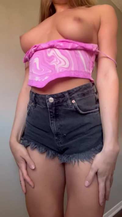 I&rsquo;m fuckdoll material ?