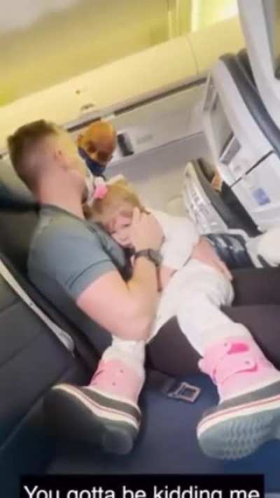 Family banned from United for life b/c they couldn&rsquo;t get their 2 y/o to wear a mask.