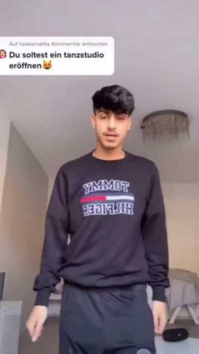 Those dancemoves are H O T👀👀💯💯