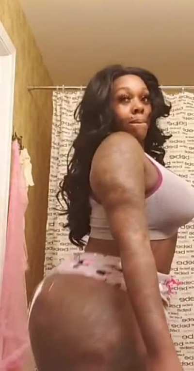 I love this ratchet ass bitch