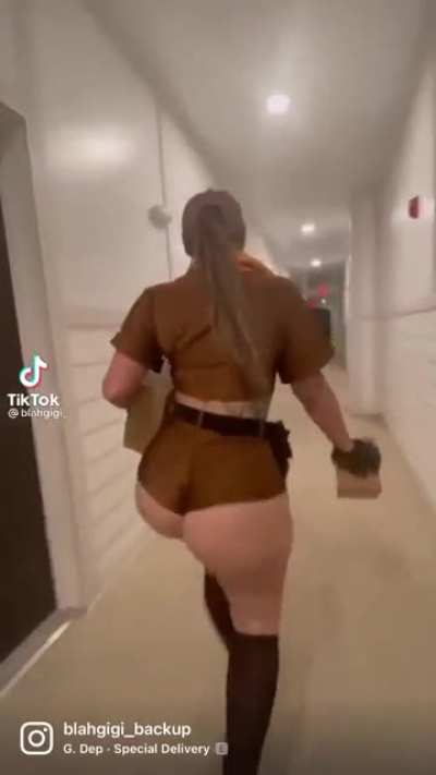 UPS &amp;gt; AMAZON