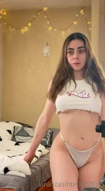 Es tierna y a la vez sensual