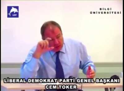 Kahin toker 10 sene ileriyi görüyor