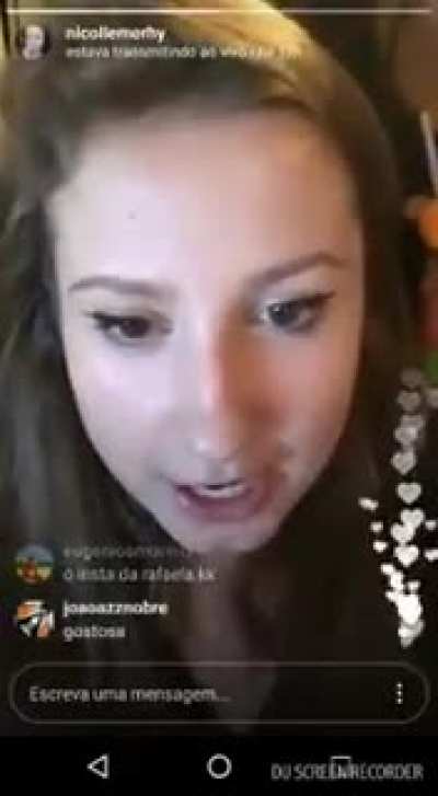 (⚠️ &aacute;udio muito estourado, cuidado ⚠️) Cherrygumms/Nicolle Merhy falando a cor da sua buceta em live no Instagram, no ano de 2017