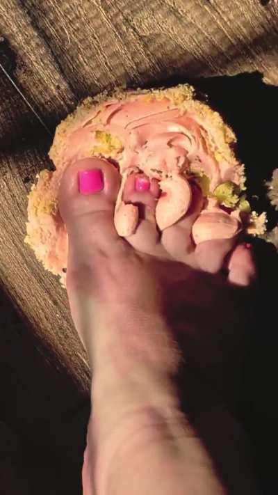 Pink toes crush pink cupcake